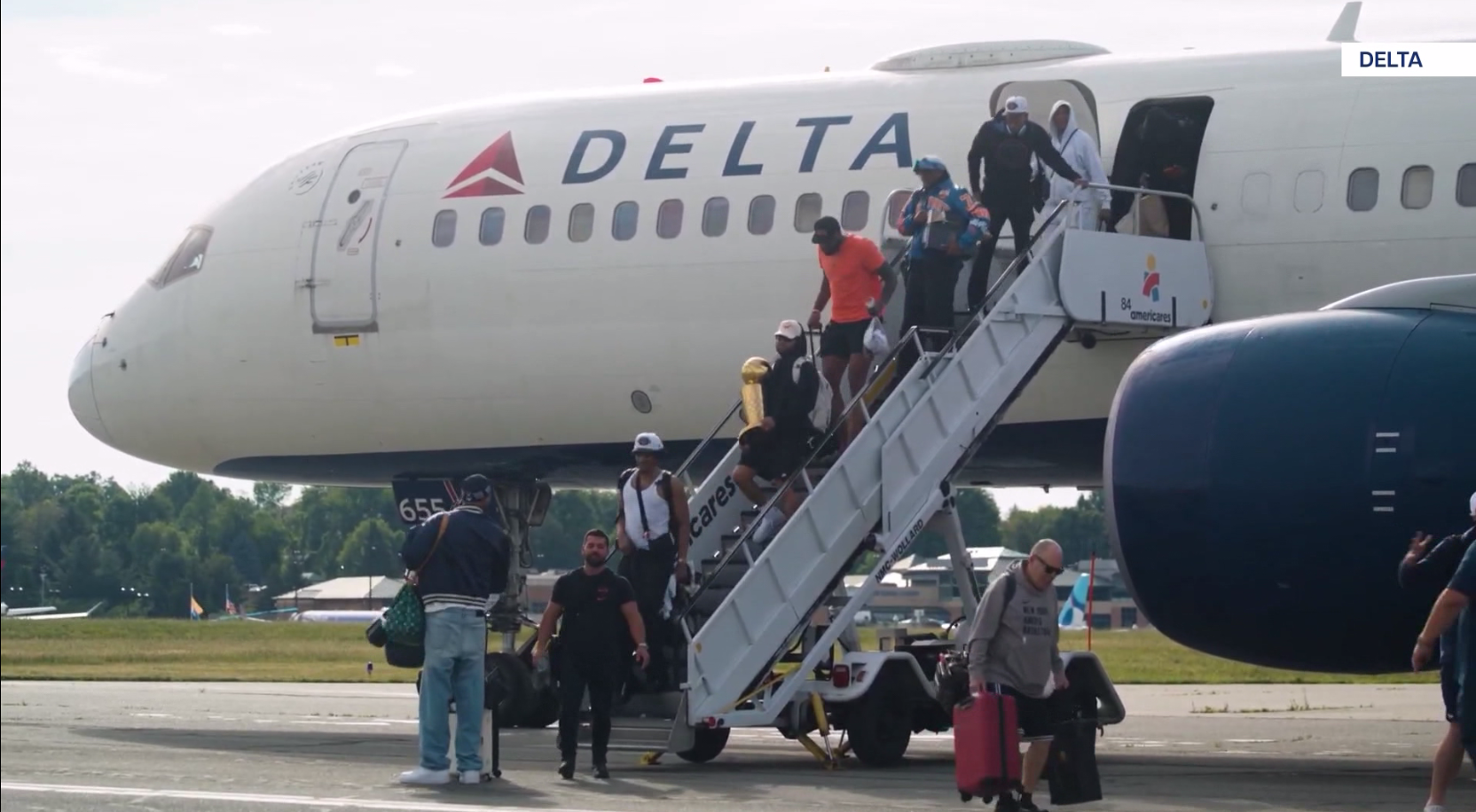 Knicks Land at Westchester County Airport