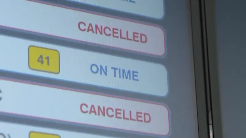 Story image: Airlines cancel flights nationwide amid government shutdown — MacArthur Airport still unaffected