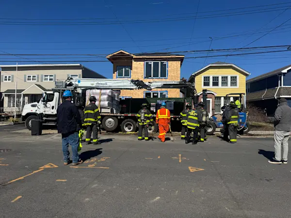 Story image: Con Ed: Truck drives over, ruptures gas line in Throgs Neck