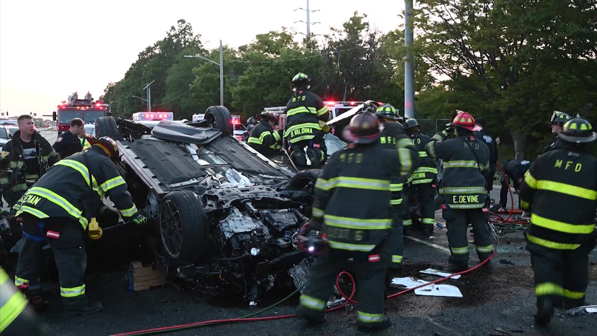 Police Father and 2 children killed in Massapequa crash; 2 others