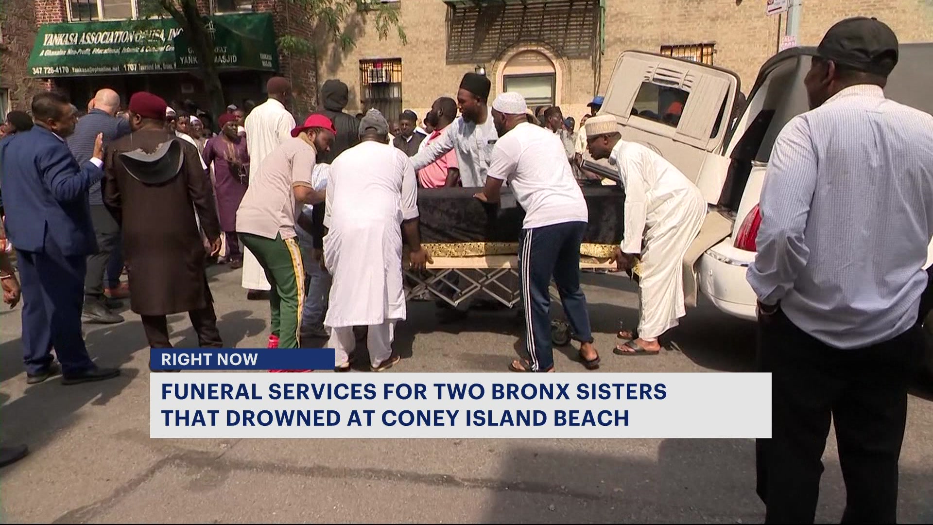 News 12 | Brooklyn | Mount Hope community holds funeral service for