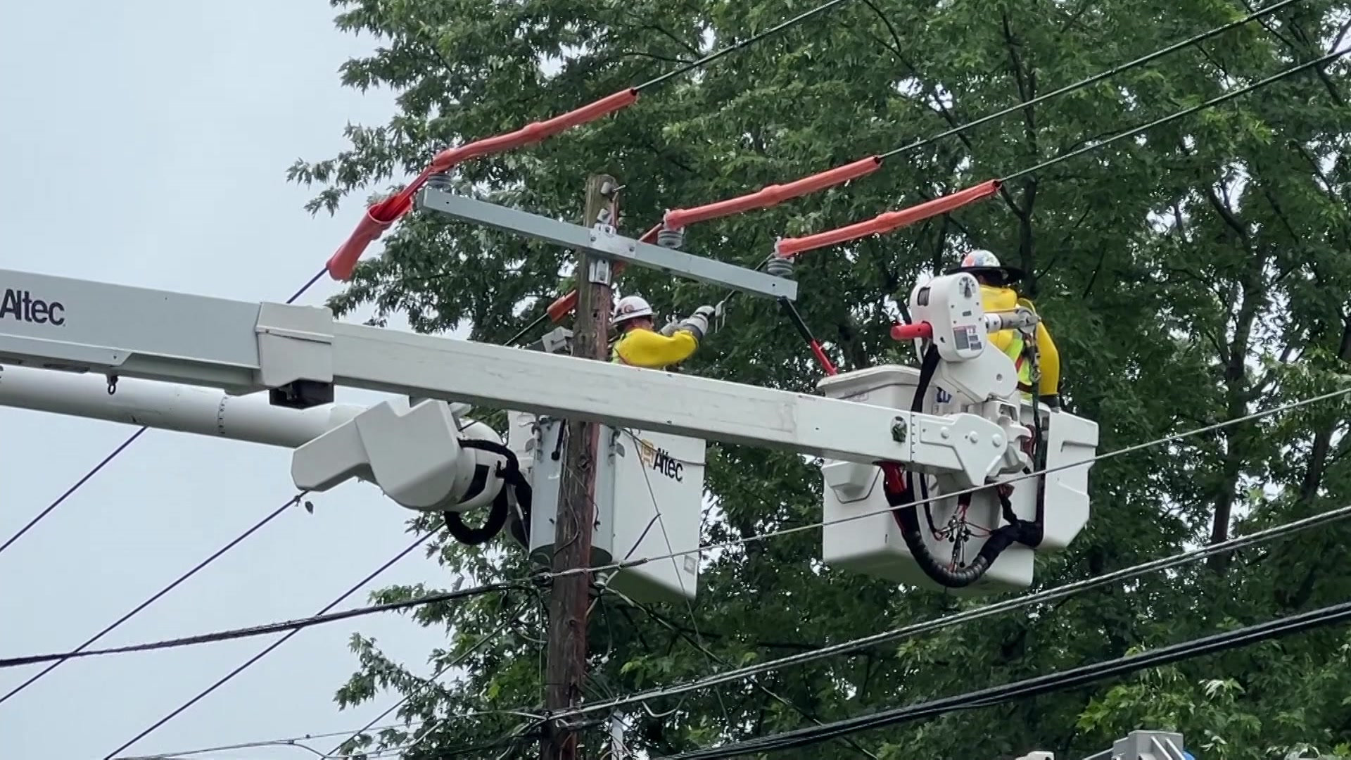 WC 430PM_Lineman Injured_ajc_2026-07-07-16-37-00