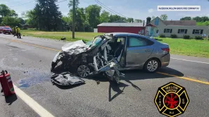Police: 2 people injured in Gloucester County car crash