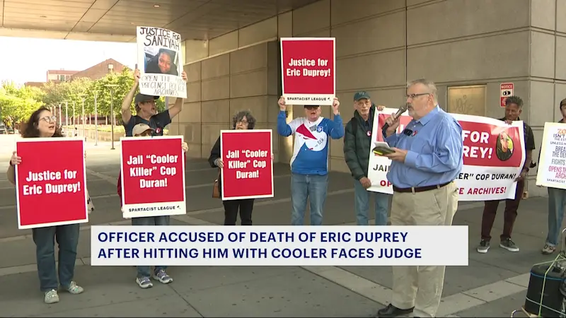 Story image: Cooler death case: Activists rally ahead of NYPD Sgt. Eric Duran court appearance