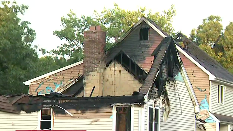Story image: Families escape safely after fire tears through Shelton condominiums