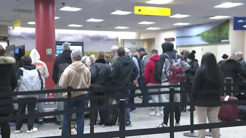 Story image: Travelers rush to Westchester County Airport to catch their holiday flights