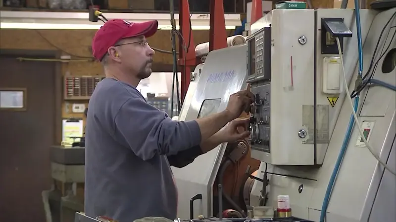 Story image: Unemployment benefits increasing to $869 per week in New York