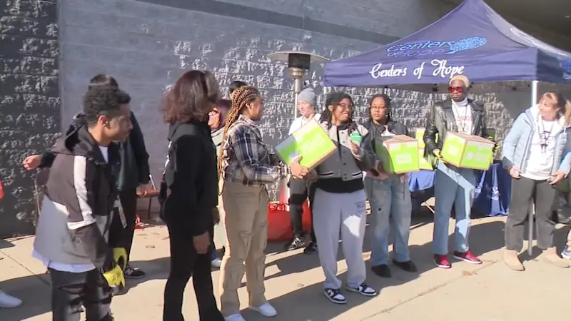 Story image: City of Newark hands out 3,500 turkeys for residents ahead of Thanksgiving