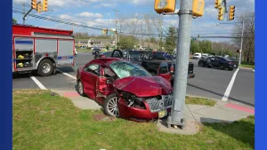 Police: 3 drivers hospitalized with head injuries following Manchester crash