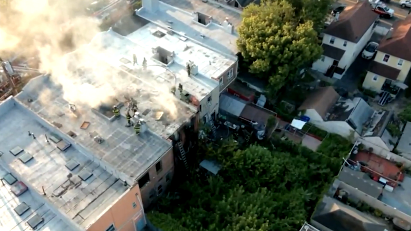 Story image: Univision 41 News Brief: Incendio deja cinco bomberos heridos