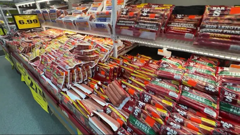 Story image: Last-minute Fourth of July shoppers score deals in supermarket frenzy