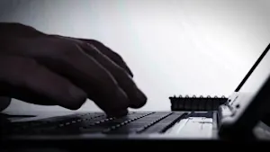 How to avoid the most common online shopping scams <a href=