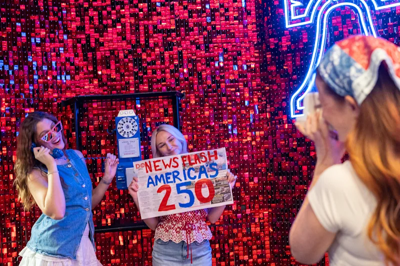ocr_americas_bday_bar_phone_newsflash_08_ad.jpg