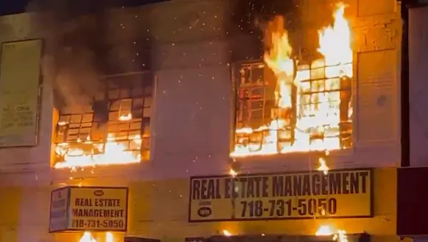 2-alarm fire erupts at commercial strip in Morris Heights