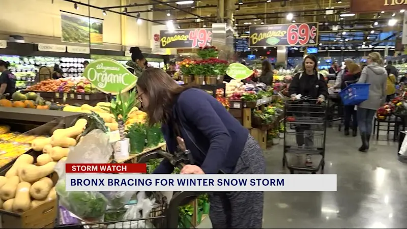 Story image: Shoppers hit Bronx grocery stores ahead of snowstorm