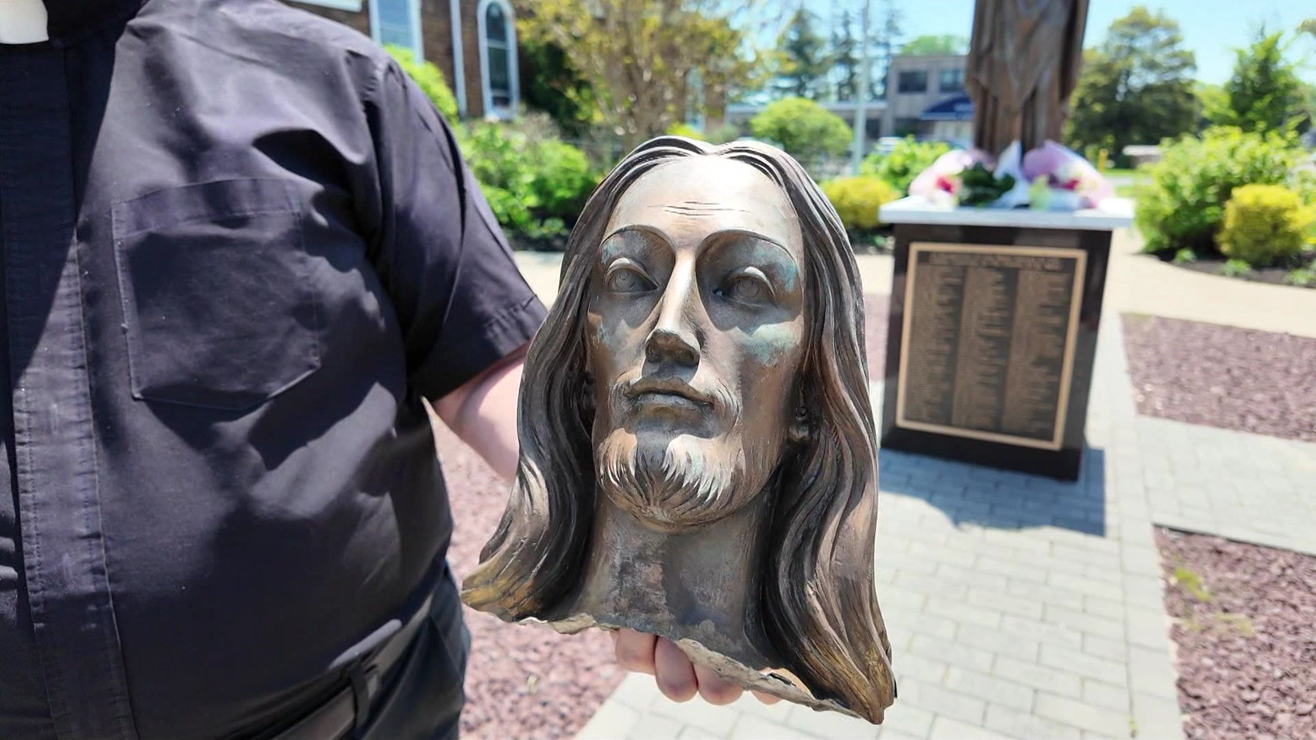 li5pmboljesusstatuebeheaded_2026-05-18-17-19-34