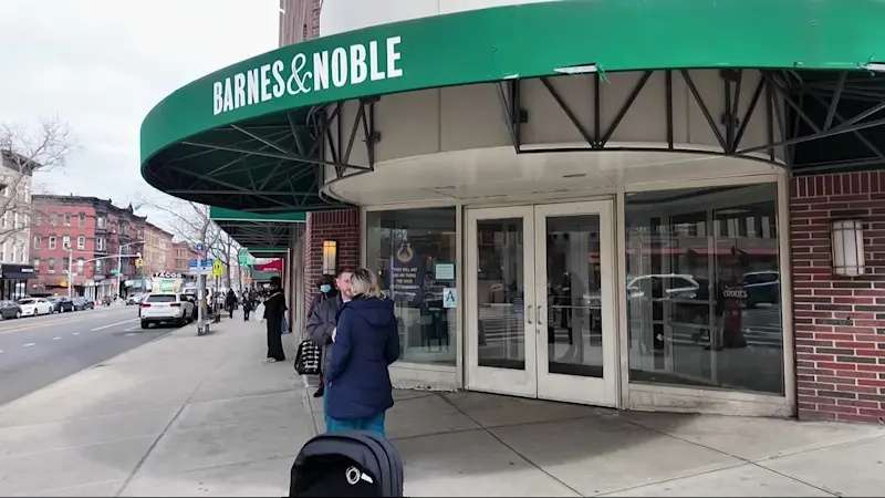 Story image: Park Slope Barnes & Noble workers sign first union contract in bookstore’s history