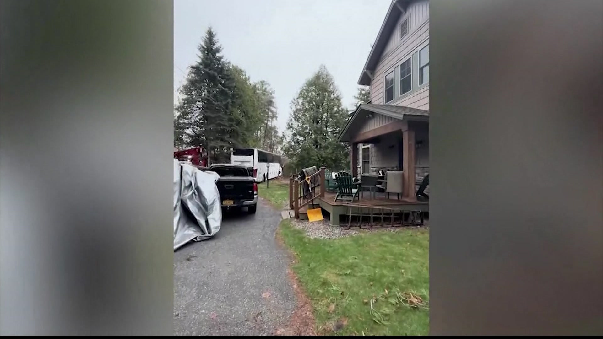 RTBXBxHSBusCrashUpstateNYJJPowell10pm_2026-04-19-22-11-10