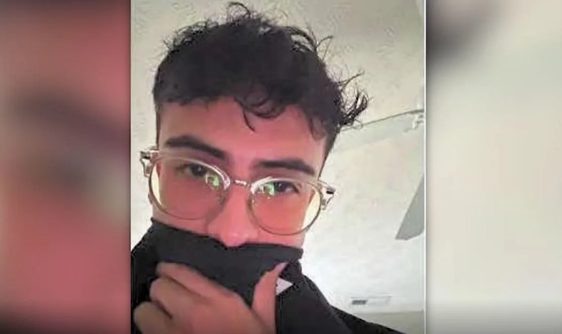 AirmanPosedAsTeen
