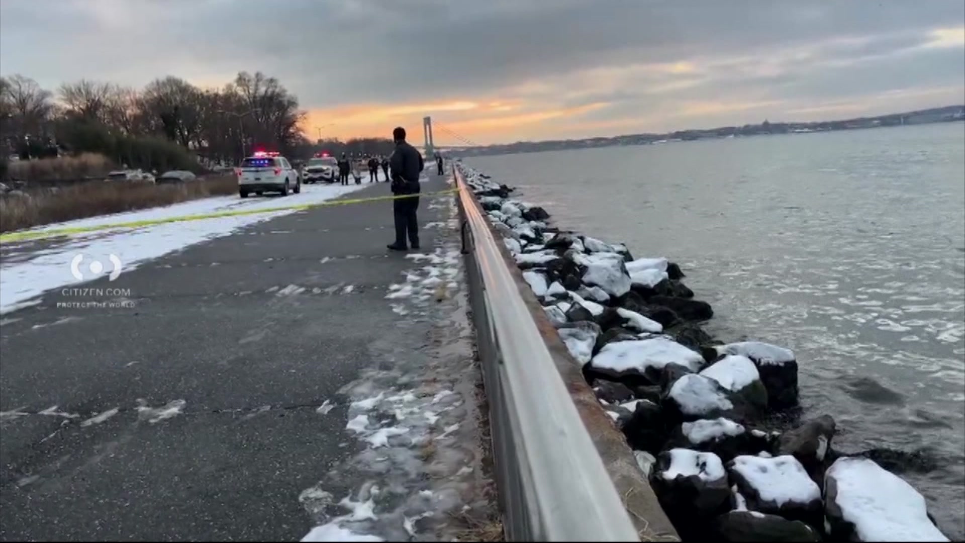News 12 | Brooklyn | Nypd 80 Year Old Man Found Dead In Water In Bay Ridge