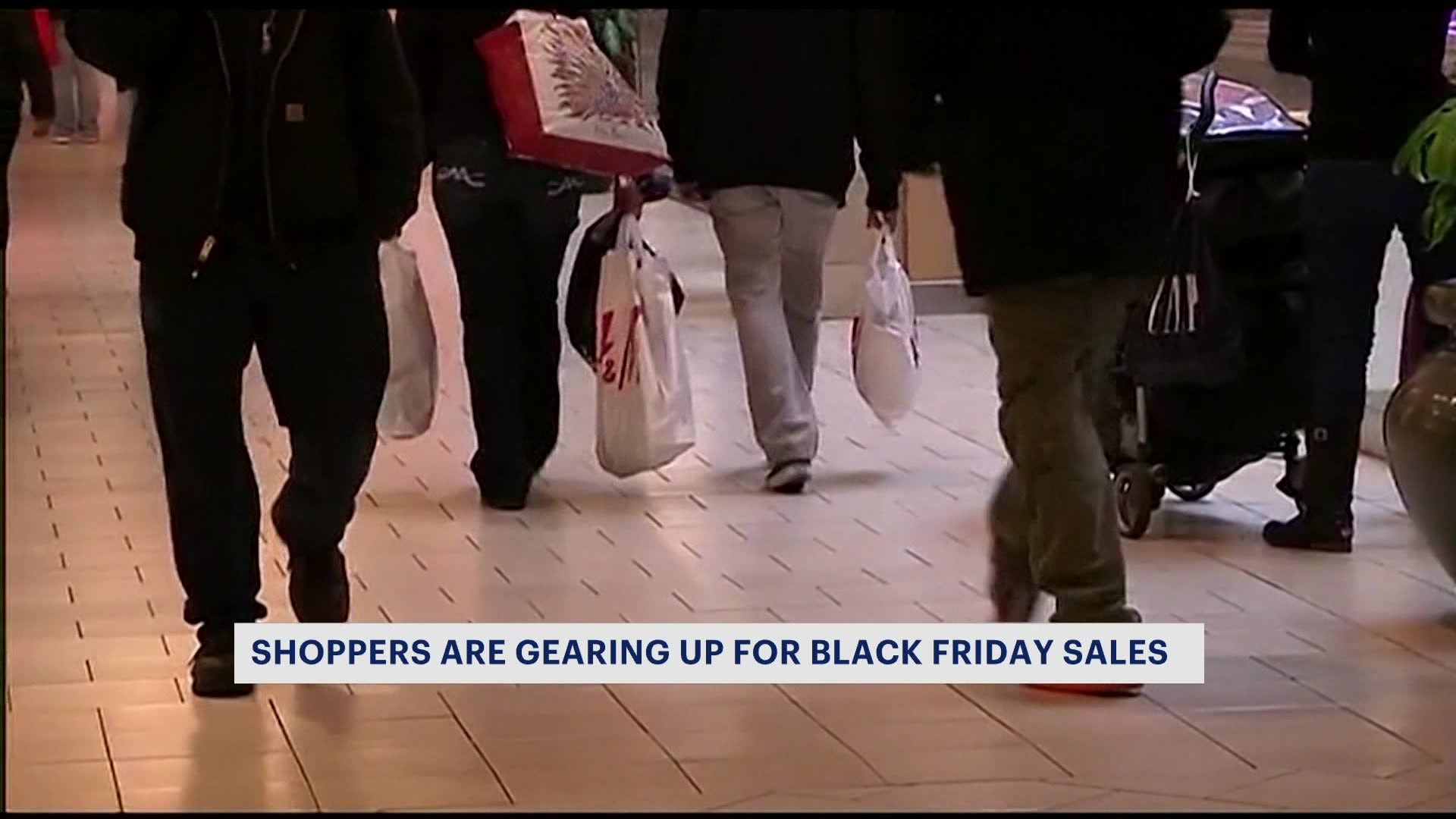 纽约人提前离开感恩节庆典为了黑色星期五购物