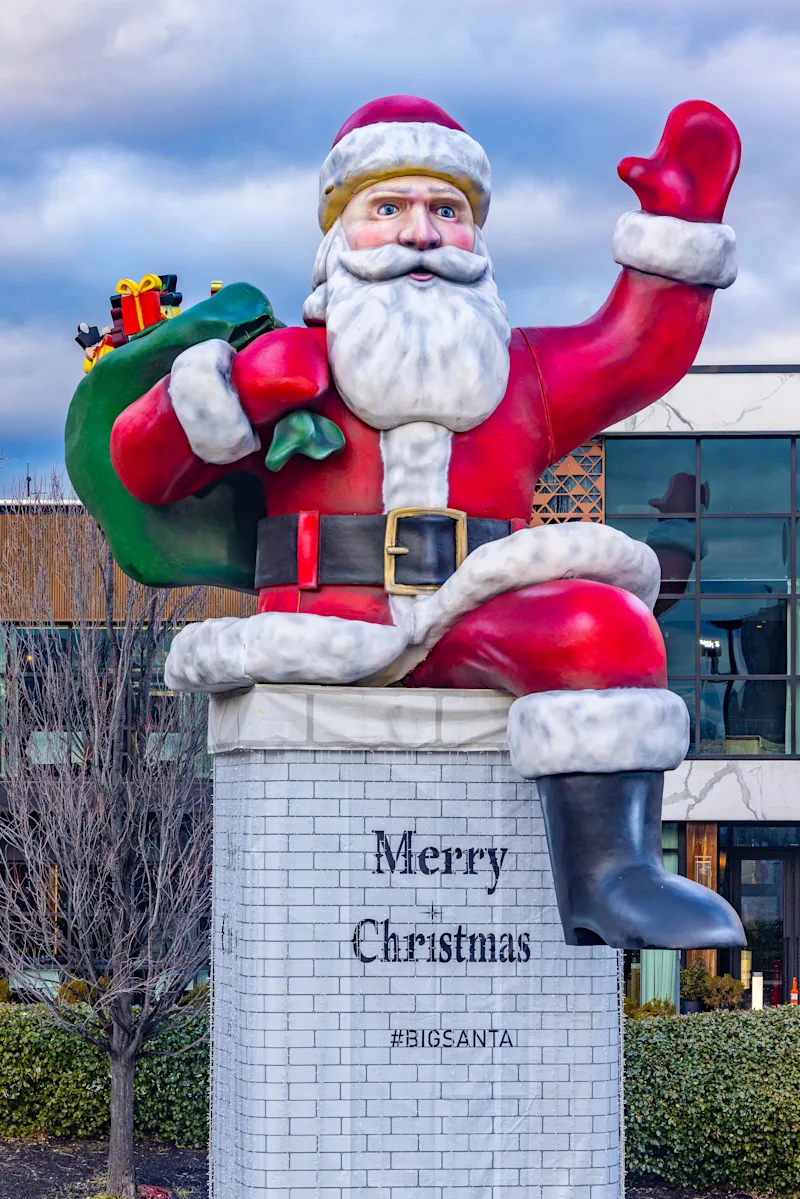 Westfield Garden State Plaza_Big Santa_IMG_2744_Final.jpg