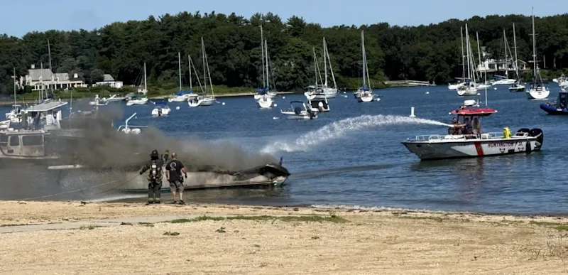 LIHuntingtonHarborBoatFireDebMurawski003.png