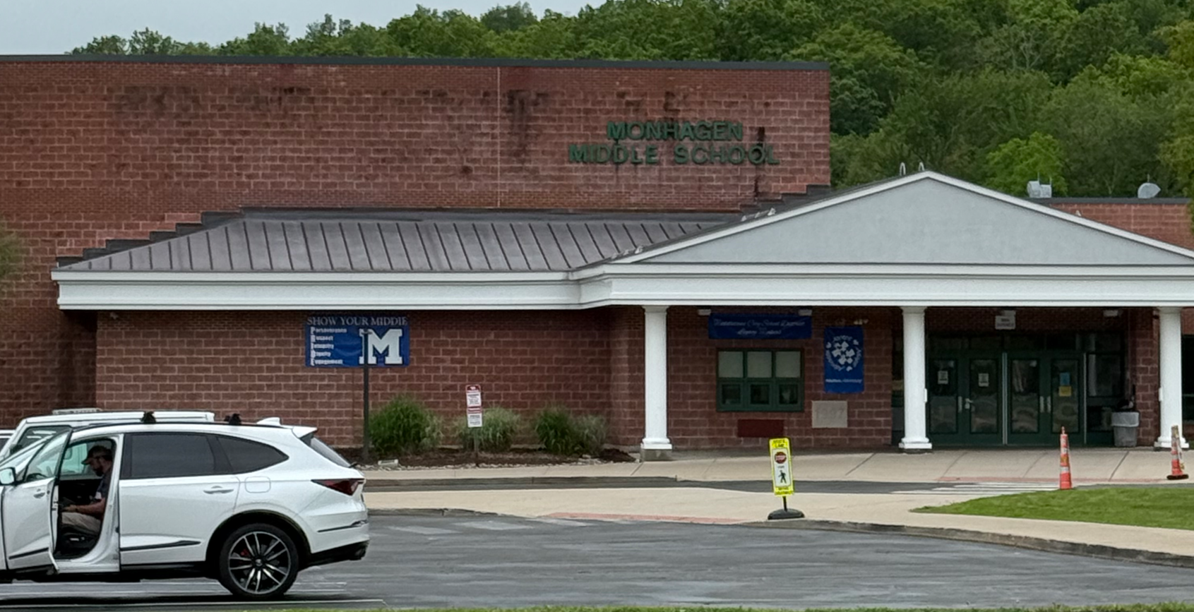 3 Middletown middle schoolers rushed to hospital by ambulance after eating ‘gummy-like’ substance 