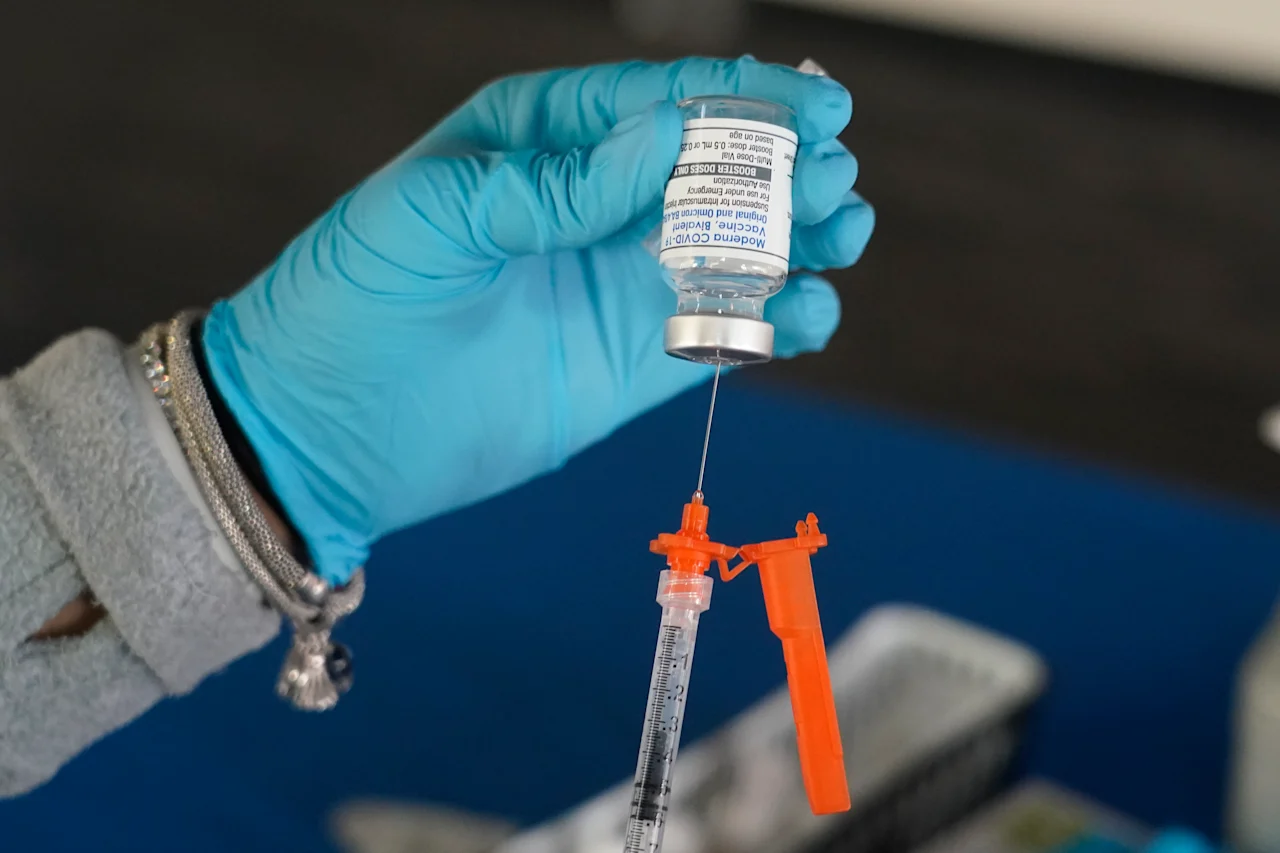 US renews push for COVID boosters as data show they protect