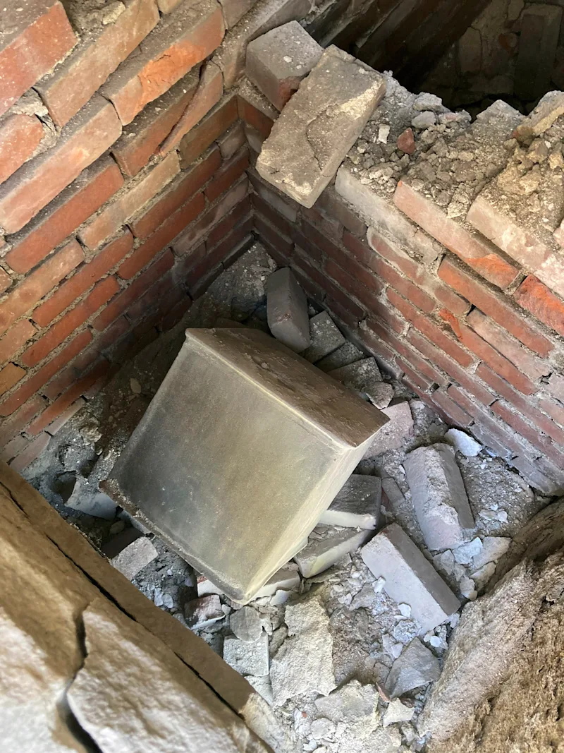 AP23237740415812.jpg
