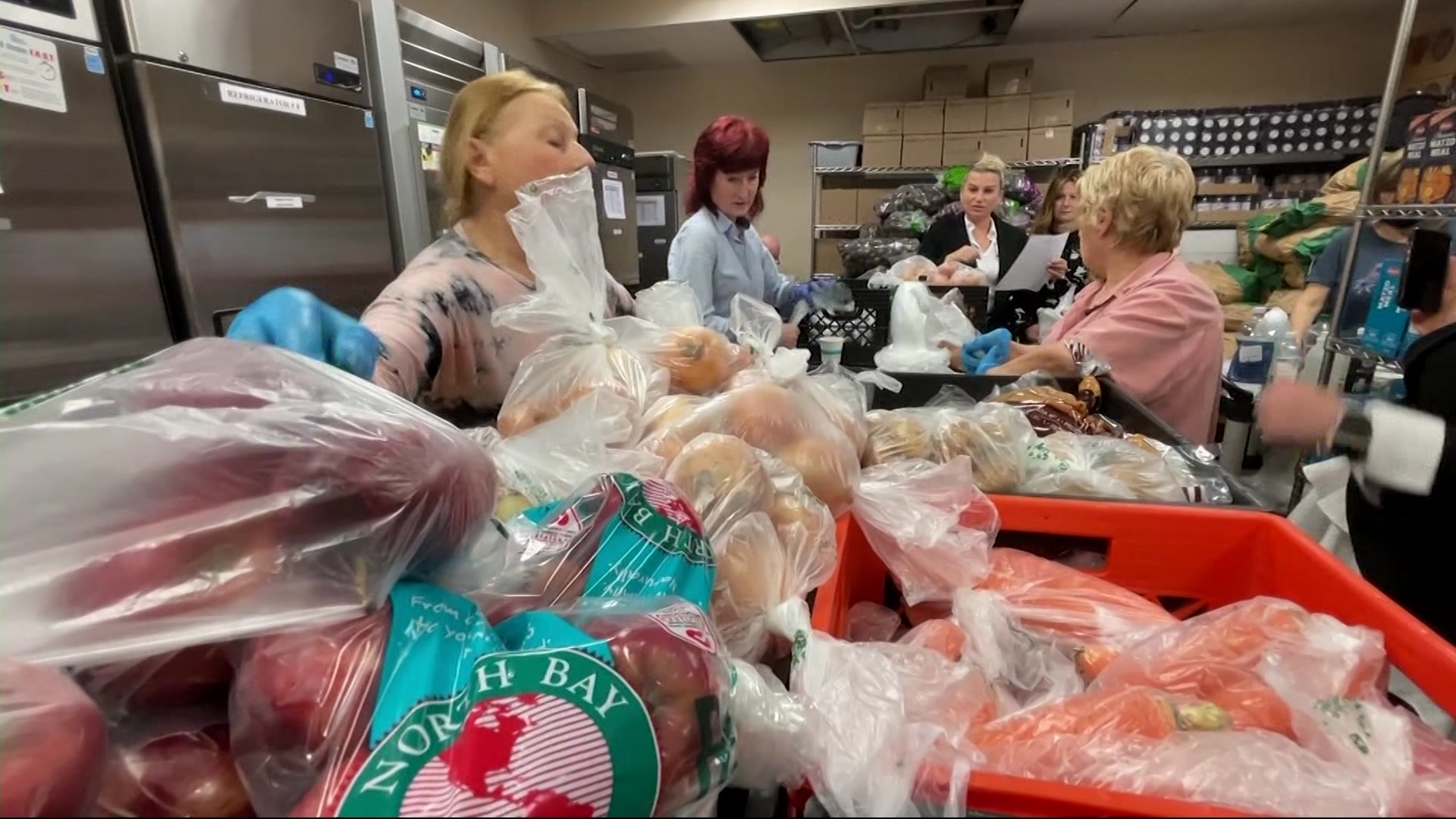 One of largest Kosher pantries in Brooklyn gives out hundreds of pounds