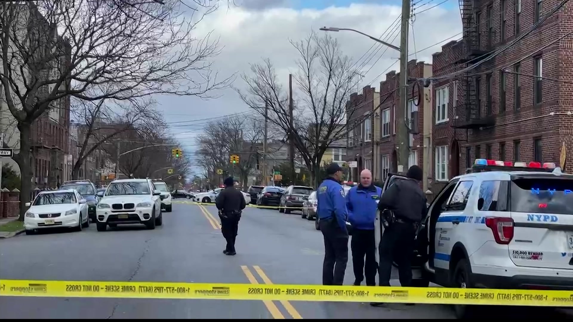 News 12 | Bronx | Nypd Man Dies 2 Injured In East Flatbush Shooting