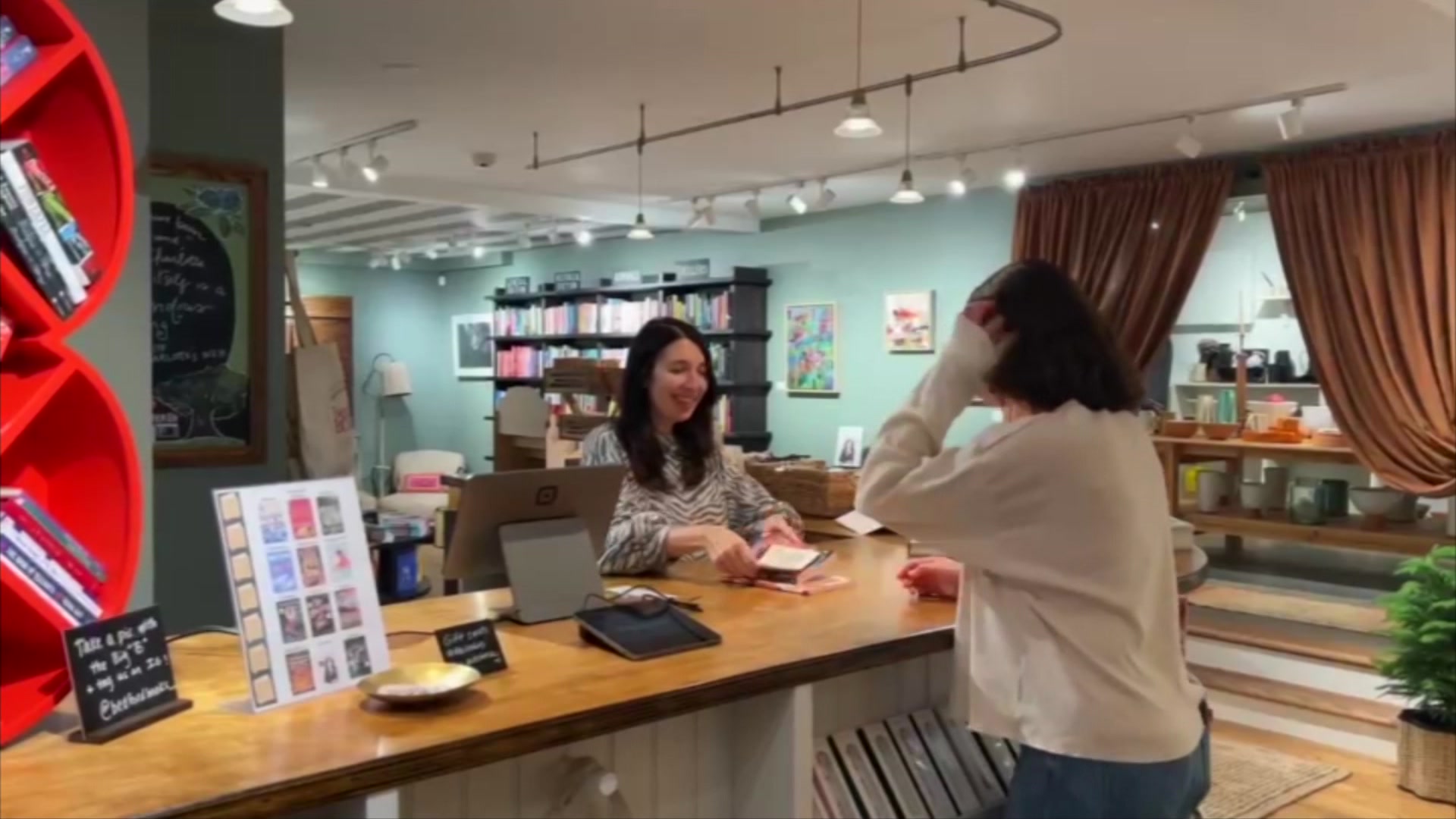 New bookstore in Bedford hosts grand opening event with holiday shopping and treats