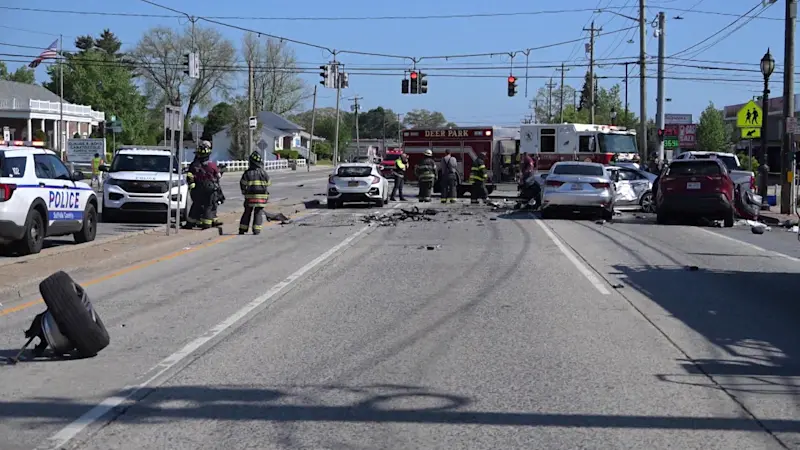 Story image: Police: At least 3 people seriously injured in multivehicle Deer Park crash
