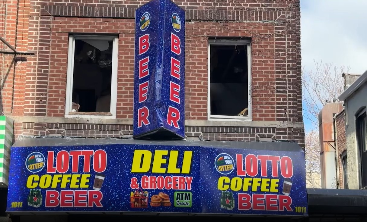 4 injured, including 2 firefighters, in Kensington fire 