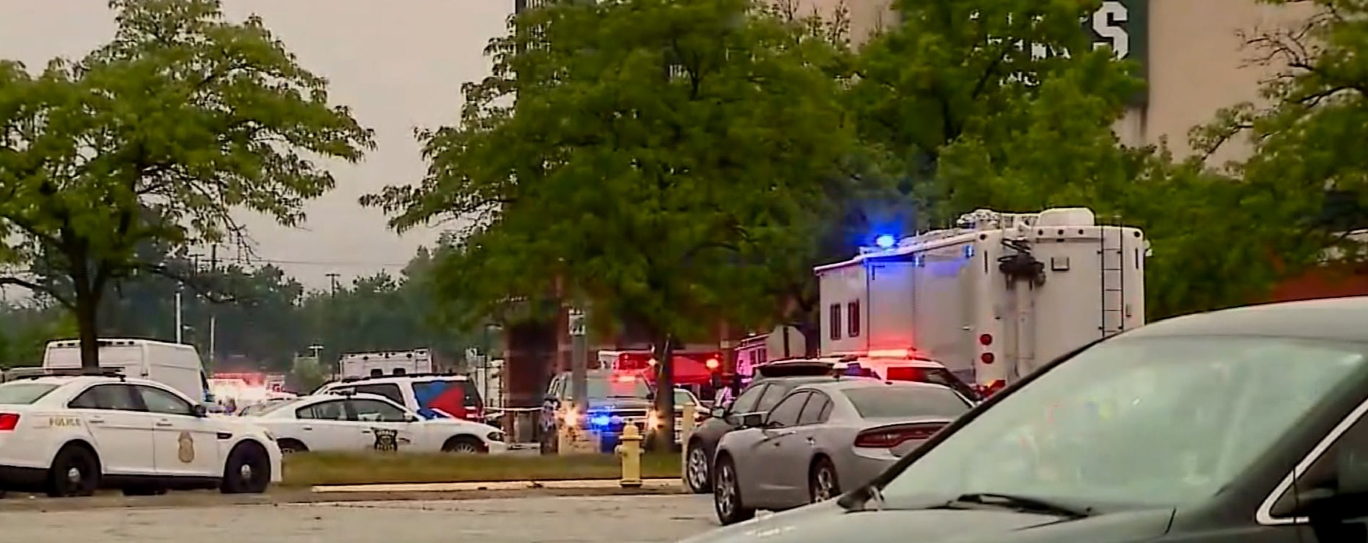 Chief: 3 Dead In Indiana Mall Shooting; Witness Kills Gunman