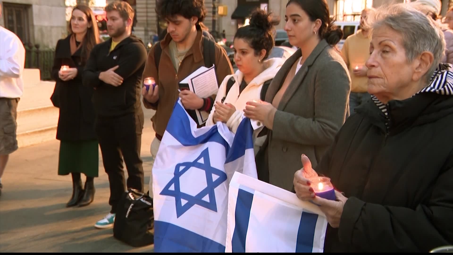 纽约人聚集悼念以色列失去的生命和处于危险中的人们