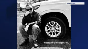 Out in the street: Bruce Springsteen makes it to Mohegan Sun show after flat tire in Jersey