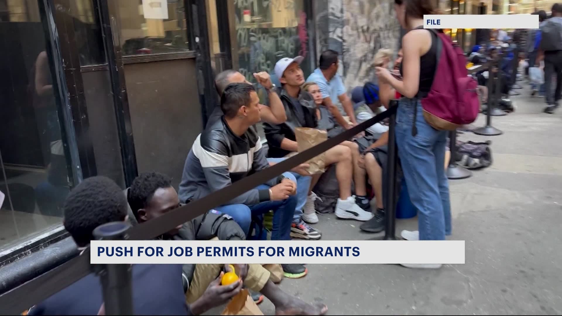 众议员Espaillat提出减轻纽约市移民危机负担的方法