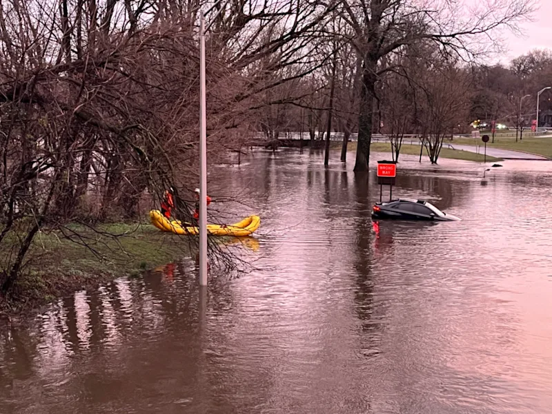 BronxRiverPkwyRescue003.PNG