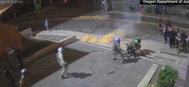 Story image: Univision 41 News Brief: Revelan videos de oficiales presuntamente abusando de poder en Oregon