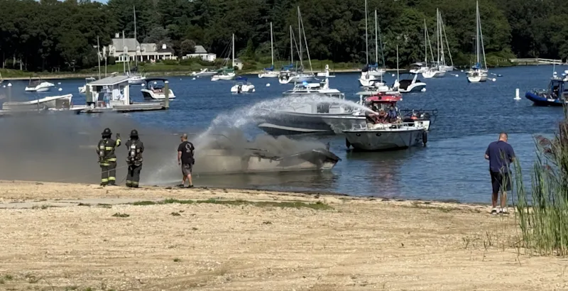 LIHuntingtonHarborBoatFireDebMurawski004.png
