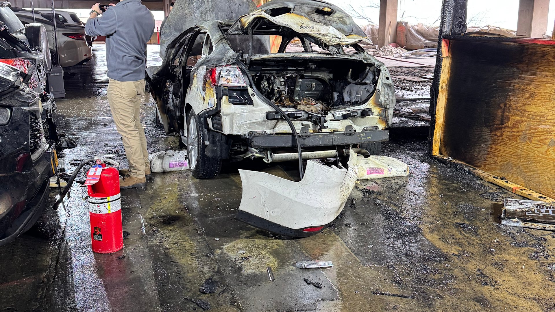 Oštećena vozila u garaži