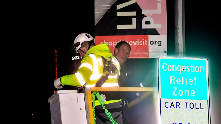 CongestionZoneSignUnveiling003.PNG