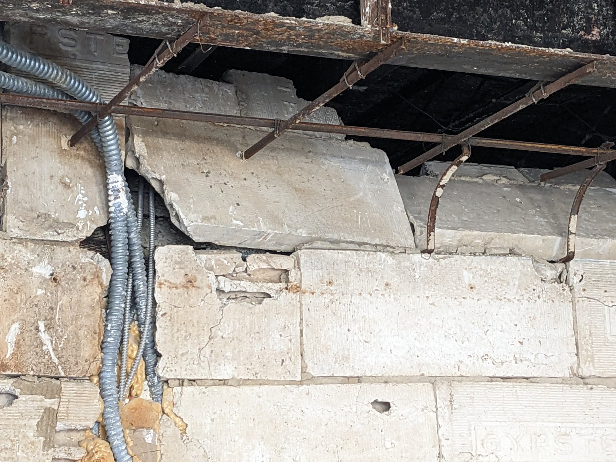 GEyIxL5W8AAyl8v.jfif