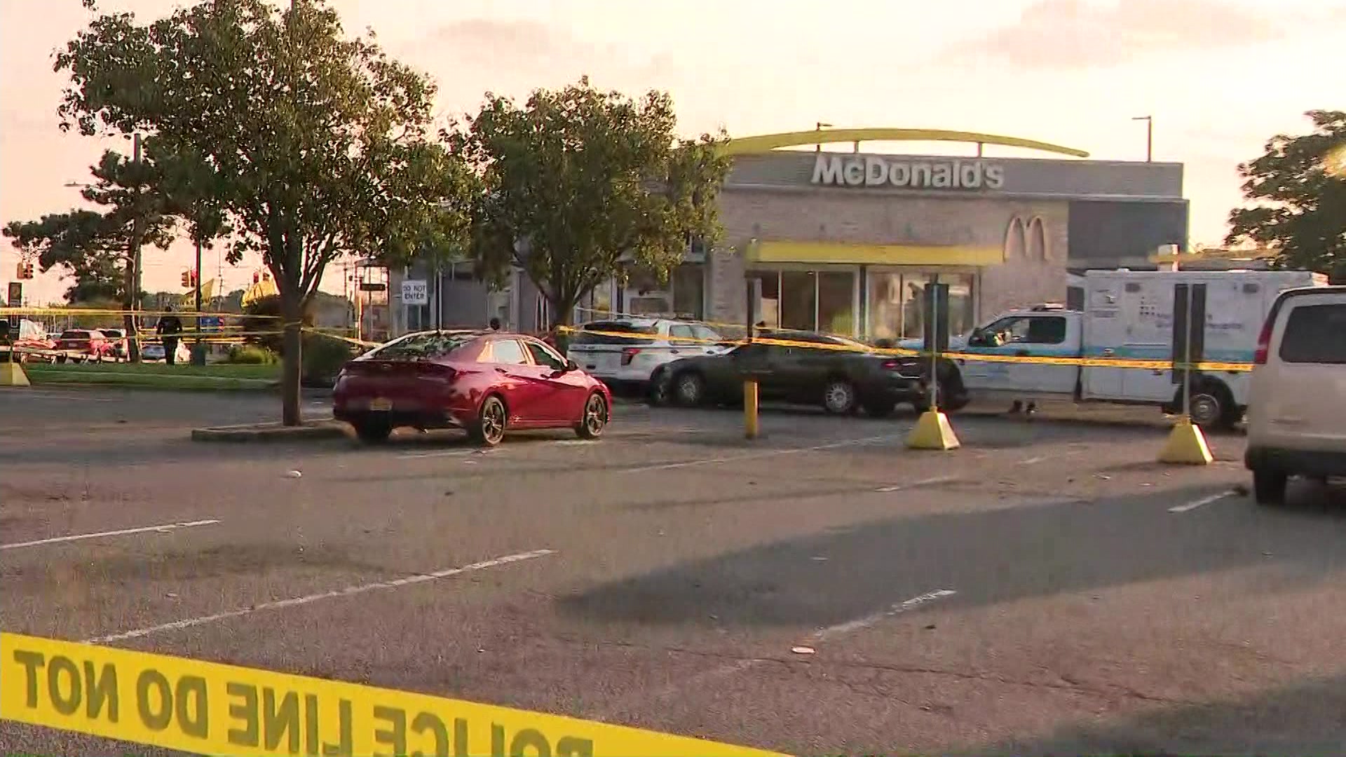 Police: 19-year-old fatally shot outside Hempstead McDonald's - News12 | Long Island