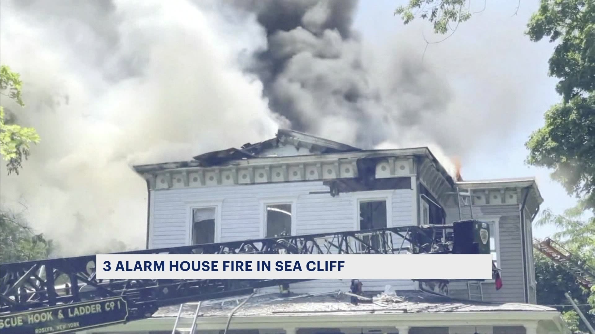 Officials Fire breaks out at Sea Cliff home