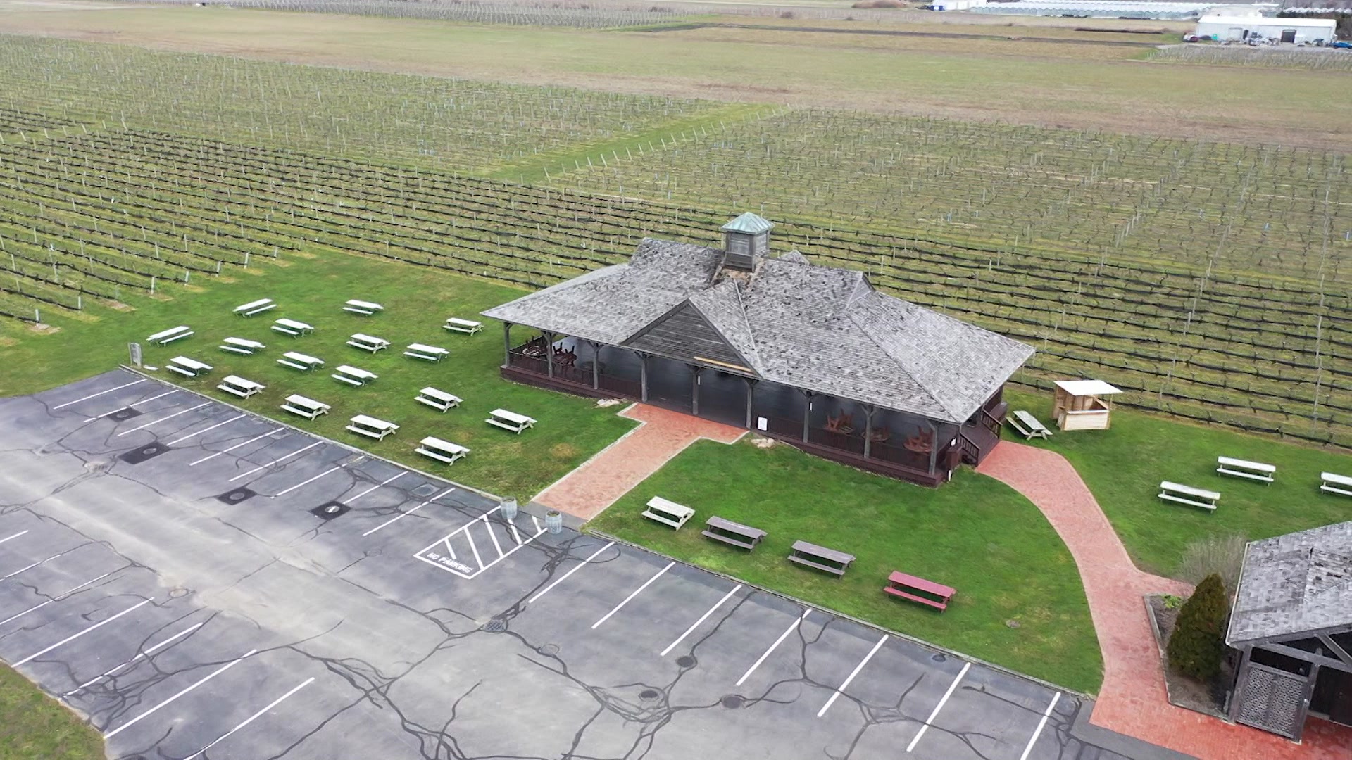 East End Full Show Pindar Vineyards, Little Gull Cafe, Kurt Weiss