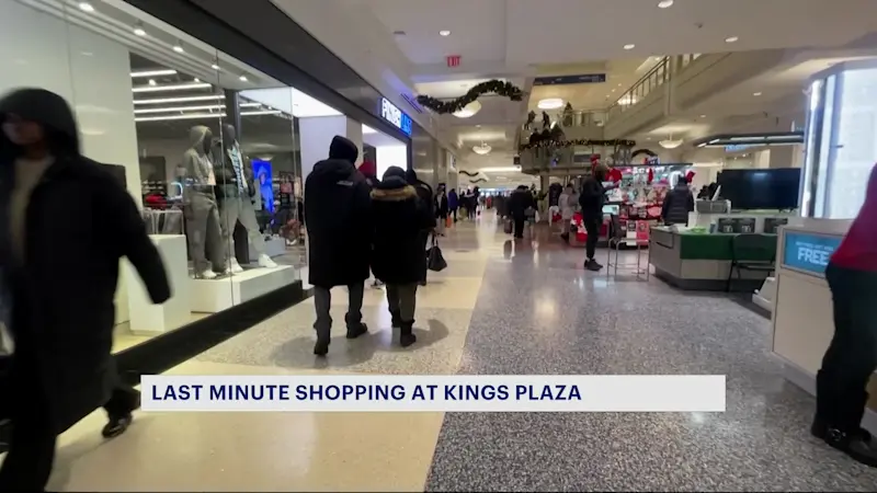 Story image: Last-minute shoppers race to cross off Christmas gift lists