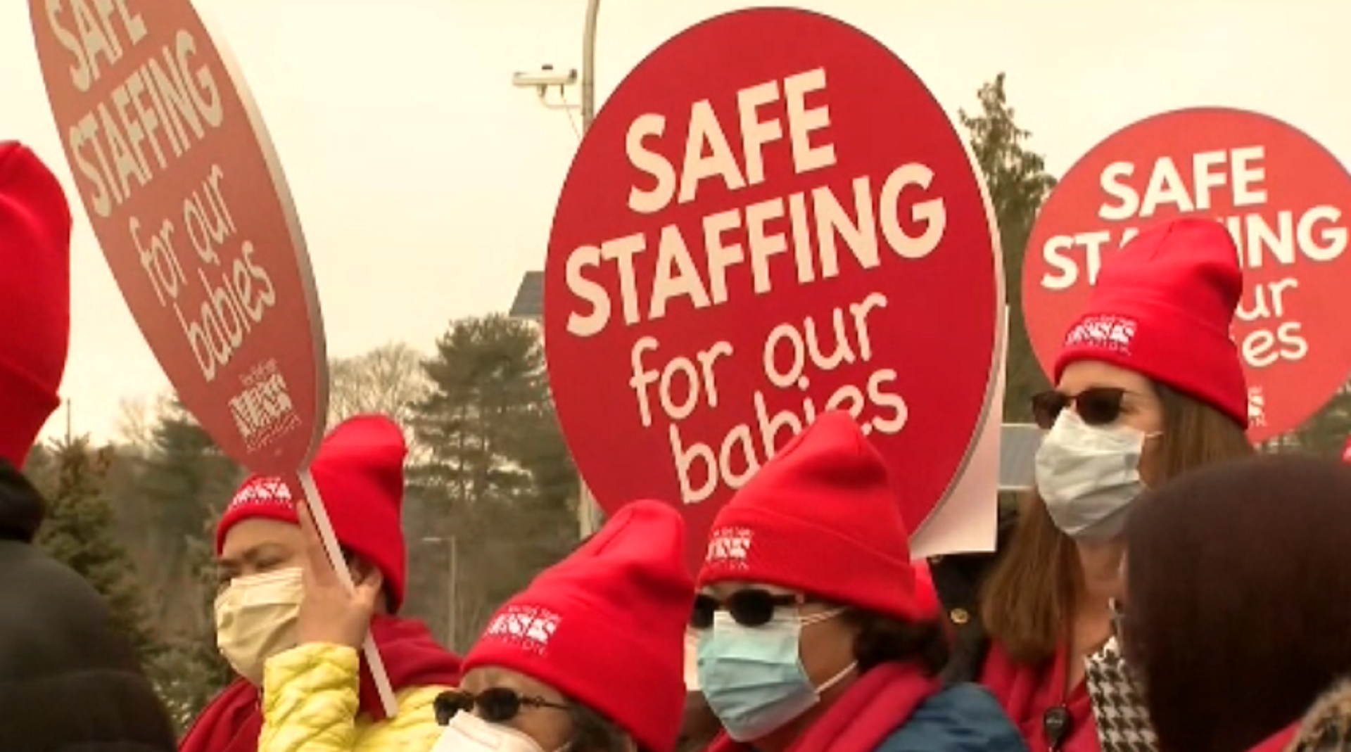 Westchester Medical Center nurses hold rally in hopes of better working